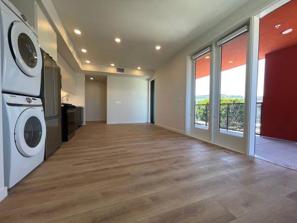 $3,321 / 2hab - 1059ft2 - Cocinas modernas con electrodomésticos de acero inoxidable (Hillcrest)63775566313475120
