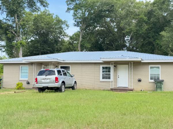 $1100.00 / 3br - Charming 3 Bed Unit in Ozark | Available 11/17 | $1100/mo64015777898241120
