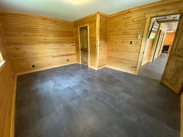 $1,700,000 / 3000ft2 - 4 newly built rentals on 31 acres w/ 6 additional lots w/power+septic (burnsville nc)64029375390595121