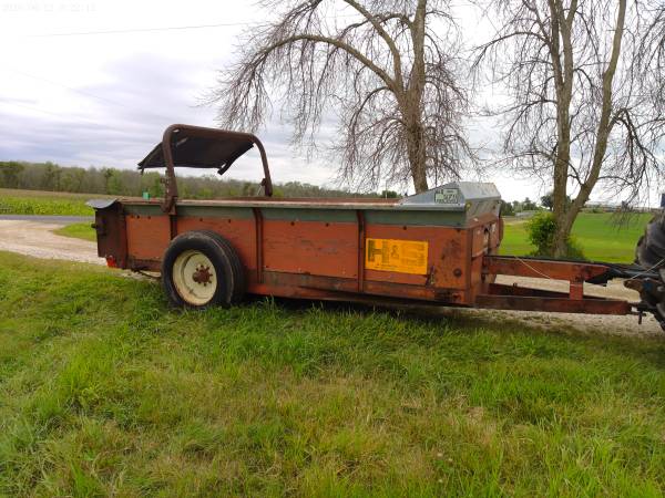 H S 270 manure spreader 1