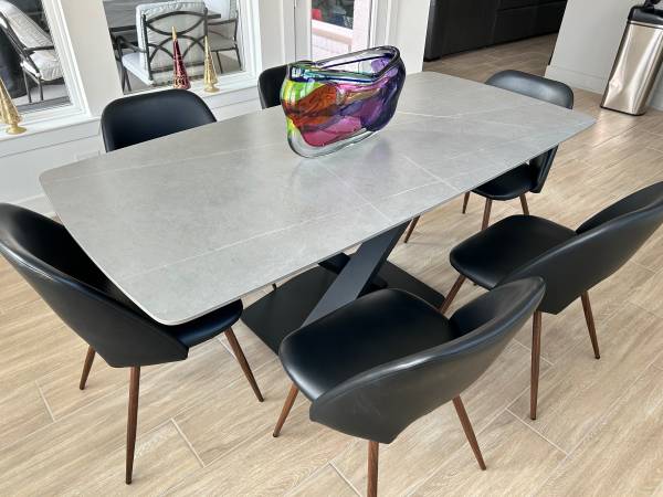 Modern Dining Table & 6 Chairs (Like New!) 1