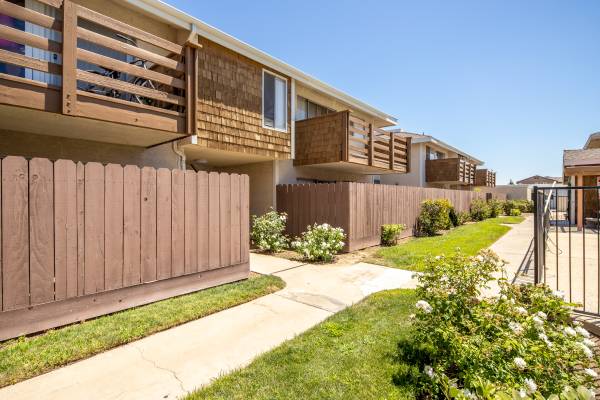 $1,095 / 1br - Creekside Apartments Oferta de mudanza !!! Último estudio/1 dormitorio ! (Fresno)63798482557569122