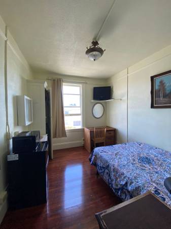 PRIVATE ROOM w/ Shared Bath 1