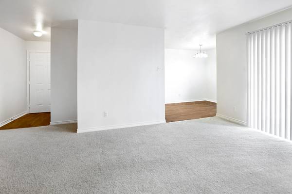 $1,335 / 2br - 989ft2 - Escape to Art Scape!  Move In Specials!  1 & 2 Bedrooms Available! (Metairie Lakeside Mall)63903652500610123