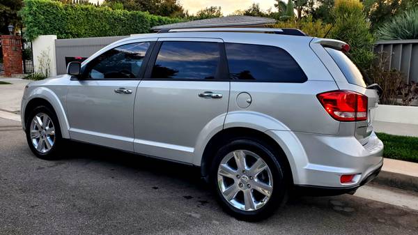 2012 Dodge Journey CREW SPORT Edition con cuero, bajos 106k millas - $7,300 (Northridge)63618267876995122