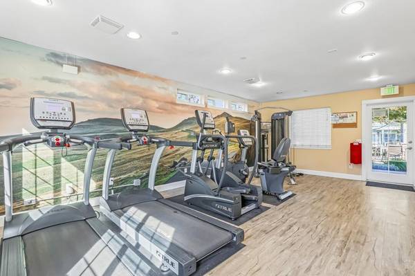 $1,749 / 2br - 1008ft2 - Nine Foot Ceilings, 24-Hour Package Lockers with Amazon Hub (Ogden)63672600909441122
