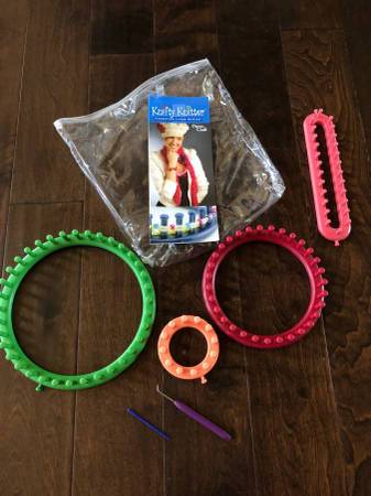 Provo Craft Knifty Knitter - Knitting Looms 1