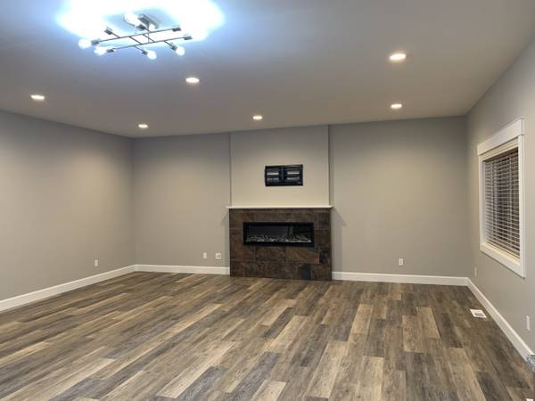 $2,750 / 3br - 2150ft2 - Hermosa casa nueva en alquiler / Garaje para 2 autos (E. Wenatchee)63872312796417121