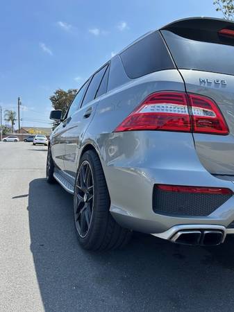 2013 Mercedes-Benz ml63 amg paquete de rendimiento 550hp - $22,999 (gardena)63623779780993124