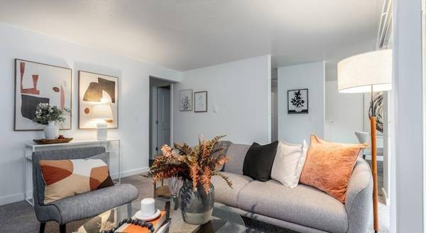 $2,222 / 2br - 992ft2 - Renovated Units, Vaulted Ceilings, Upgrades Throughout, Pets Welcome63910063026179120