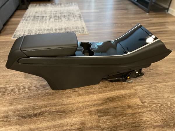 TESLA MODEL 3/Y CENTER CONSOLE 1