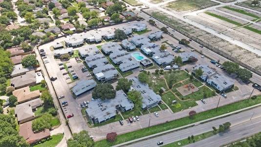 $1,000 / 1br - 760ft2 - Playground, Access Gated, Patios / Balconies (7526 Hunnicut Rd, Dallas, TX)63846411457153123