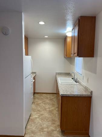 $1,800 / 2br - BRAND NEW ELECTRICAL, A/C, 7’ fence (Modesto)63970446117506124