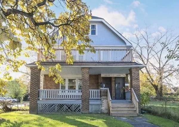 $650 / 2br - Welcome to this charming duplex located on Cleveland's East Side! (Cleveland, OH)63907493252099120