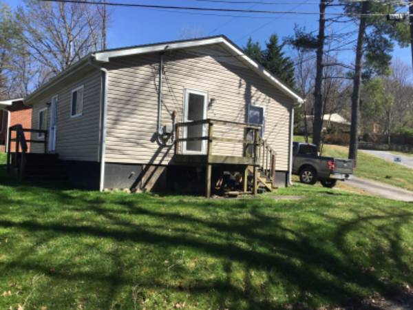 $1100.00 / 2br - 750ft2 - Milligan house63858767247363120