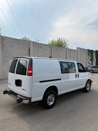 2017 GMC SAVANA 2500 - $12,800 (Schiller Park)63616772755587122