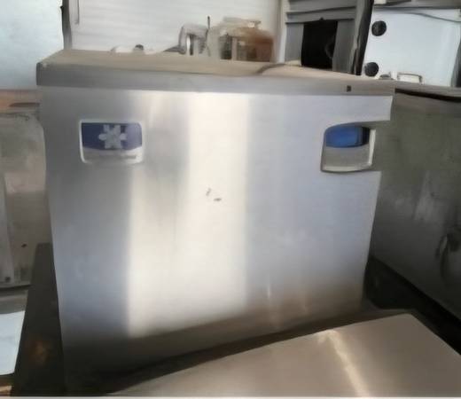 Manitowoc Ice Machine Ice Maker Commercial Restaurant WORKS 1