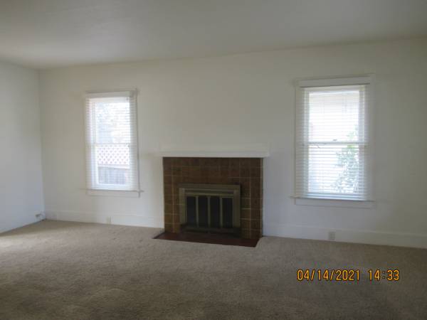 $2,100 / 2br - Casa de una sola planta que acepta mascotas en Old Town Lompoc (Lompoc)63663940495363123