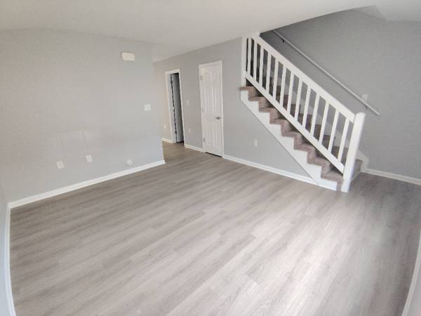 $1125.00 / 2br - 948ft2 - Casa adosada de 2 dormitorios en el área de Timberlake, Lynchburg, VA - Disponible ahora - $112563851970952449121