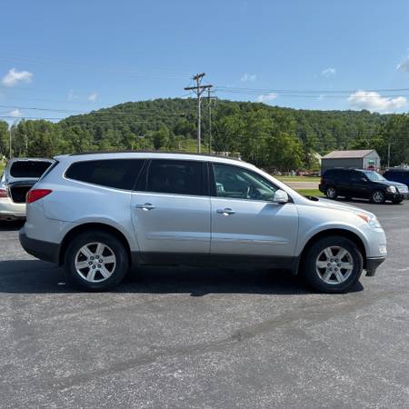 2011 Chevrolet Traverse AWD 4dr LT w/1LT - $4,900 (Merrillville, IN)63618772532481124