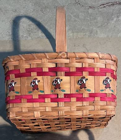 18 Vintage Christmas Baskets for Gift Giving  / Decor 1