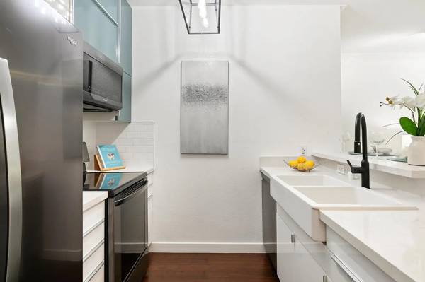 $1,300 / 1br - 595ft2 - Lower-level condo, 1-bedroom 1-bath, Fully furnished/AC unit (Oklahoma City)63670502597249124