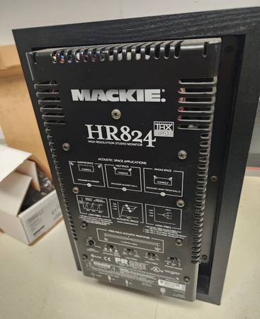 mackie hr824 high resolution studio monitor 1