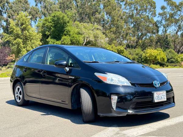 2012 Toyota Prius Híbrido TÍTULO LIMPIO Ahorrador de Gasolina BAJAS MILLAS Cámara de Reversa - $8,900 (Hayward)63654698839553122