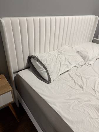 Bed frame queen size 1