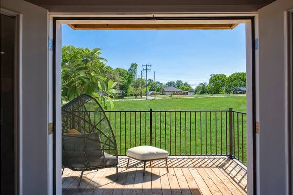 $1,330 / 2br - Preferred Employers Save HUGE on your new home! (Burlington)64027437741571124