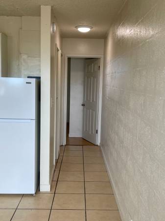 $1,300 / 1br - Piso Tercero Sin Ascensor*Estacionamiento en la Calle Solo*Disponible Ahora (Wahiawa)63686691327489123
