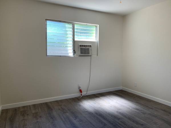 $950 / 115ft2 - Large Private Room in Pearl City - 1 Person Only - AC & WiFi (Pearl City)63939660940290121