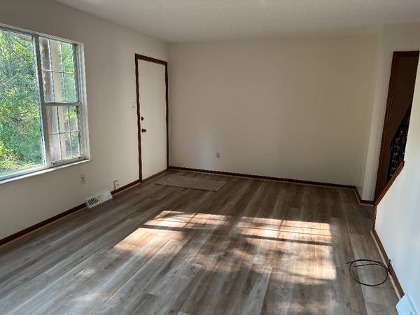 $1495.00 / 2br - 1400ft2 - 4390 Darrow RD Townhome Great location63621941104641122