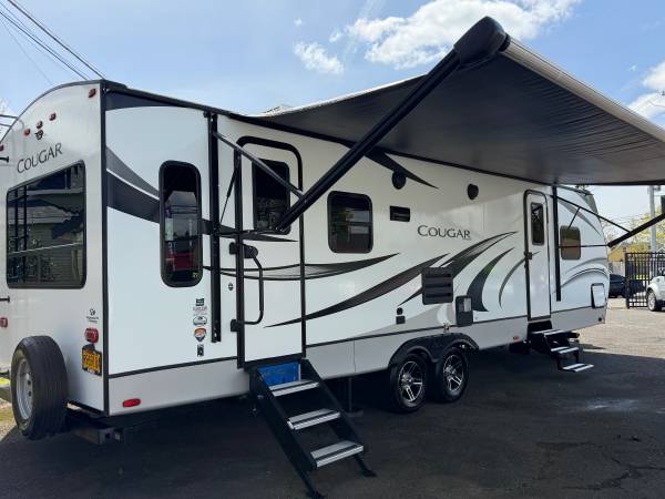 2021 Keystone Cougar 29RLDWE Travel Trailer – Sleeps 6, 33'5" Length, 1