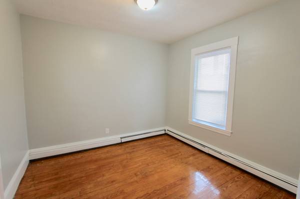 $3,200 / 4br - **NO FEE ** DORCHESTER 4 BED 2 BATH. Cat ok. (Dorchester)63863135103489124