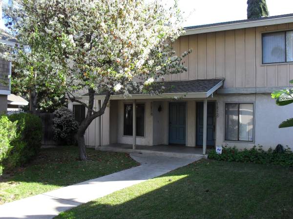 Tustin, 2 Br 2.5 Ba 1460 sqft Duplex, Garage, Yard 1