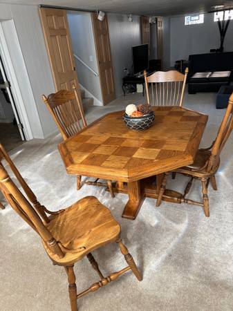 Table with four solid oak Amish made chairs 1