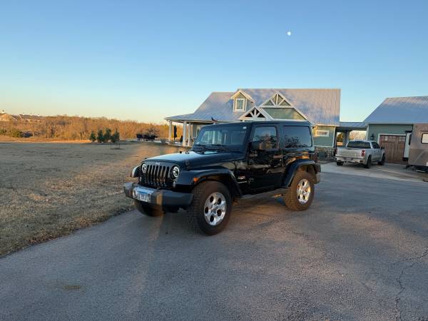 2014 Jeep Wrangler Sahara low miles 1