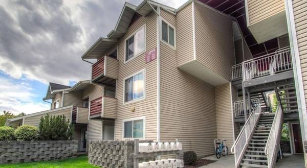 $1,345 / 1br - 720ft2 - Techos abovedados de 9 pies, Internet incluido, características mejoradas (Lusk District Boise)63794895738113124