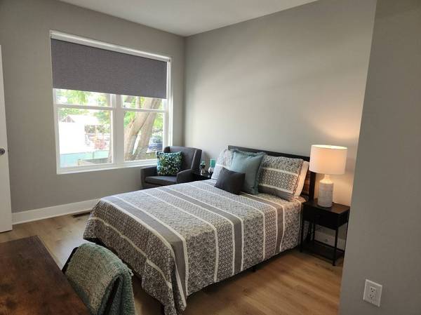 Woodside Fully Furnished Bedroom Available 1
