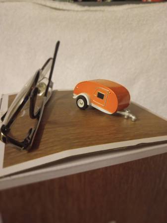 VINTAGE COLLECTIBLE TINY CAMPER VERY RARE 1