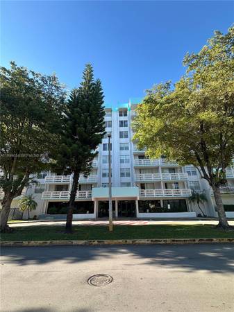 Spacious one bedroom 1 bath, second floor condo 1