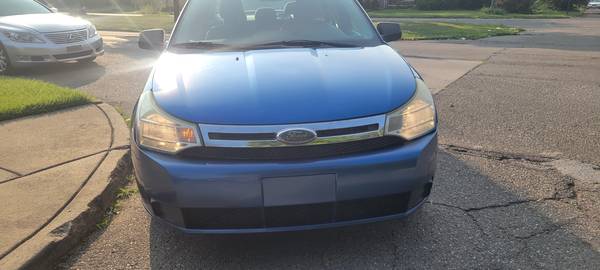 Excelente y confiable sedán FOCUS SE 2010, funciona y conduce genial. Ahorrador de gasolina. - $2,000 (Metro Detroit)63622092538753121