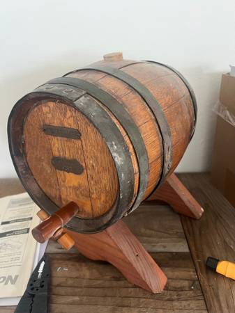Small table top Whisky barrel 1