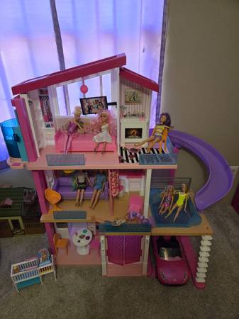 Barbie Dream House ( Plus Extras) 1