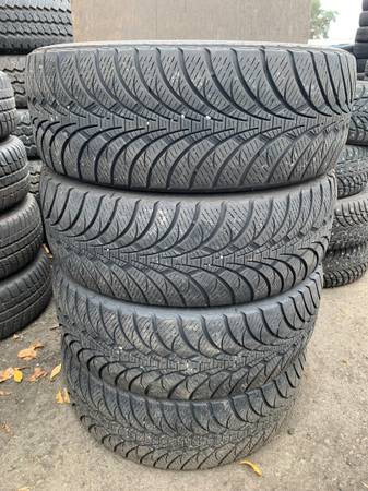 Set of 4 Goodyear Ultragrip Ice WRT 245/60/18 M&S 1
