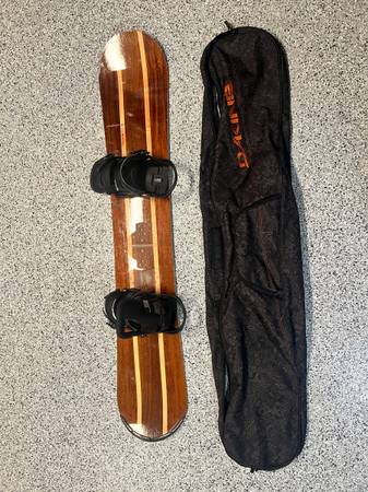 Snowboard - Arbor A Frame with Burton Cartel Bindings - 162cm 1