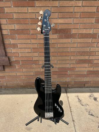 Fender Squier Jazz Bass ブラック　[即購入可能] Squier Affinity Series Jazz Bass in Charcoal Frost Metallic