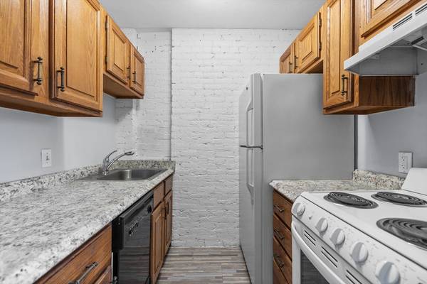 $2,000 / 400ft2 - Charming Studio Apartment – Marlborough Street (Boston)63699215435393124