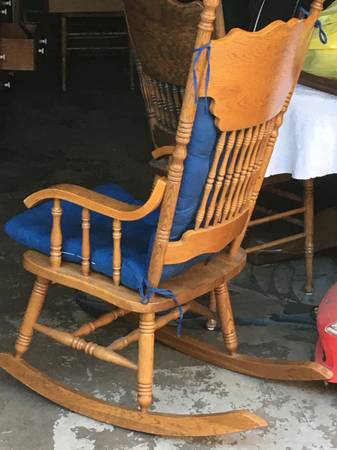 Vintage Oak Rocking Chair 1